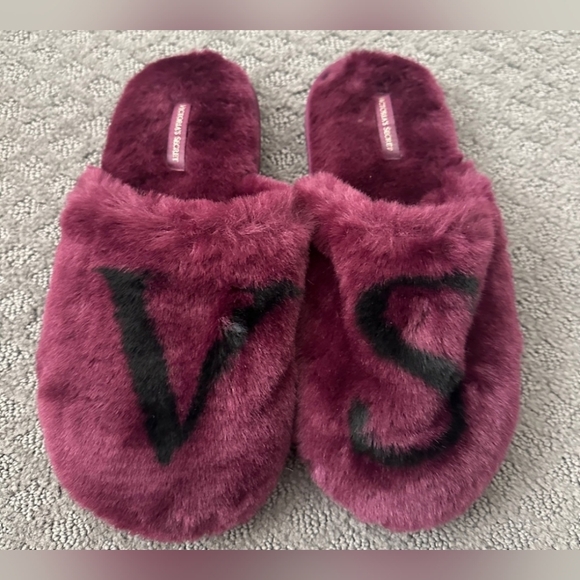 Victoria's Secret Purple Plush Slippers Size S-M New Condition! - Picture 2 of 2
